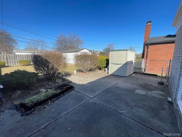 17423 MOORS Fraser City, MI 48026