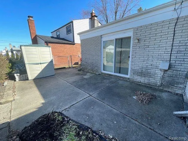 17423 MOORS Fraser City, MI 48026