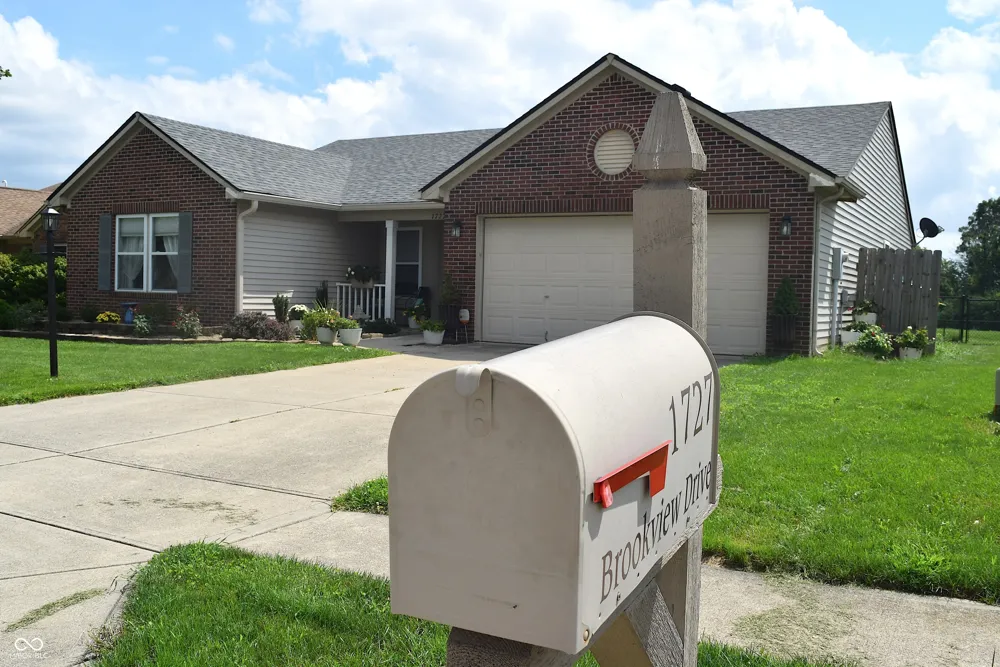 1727 Brookview Drive Brownsburg, IN 46112