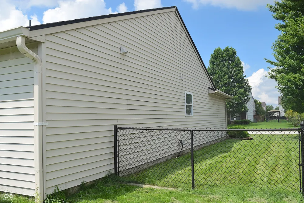 1727 Brookview Drive Brownsburg, IN 46112