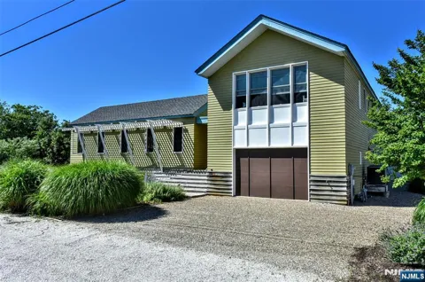 54 Long Beach Boulevard