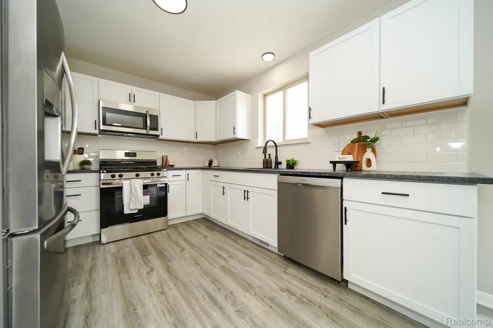 27271 Sparrow Court Chesterfield Township, MI 48051