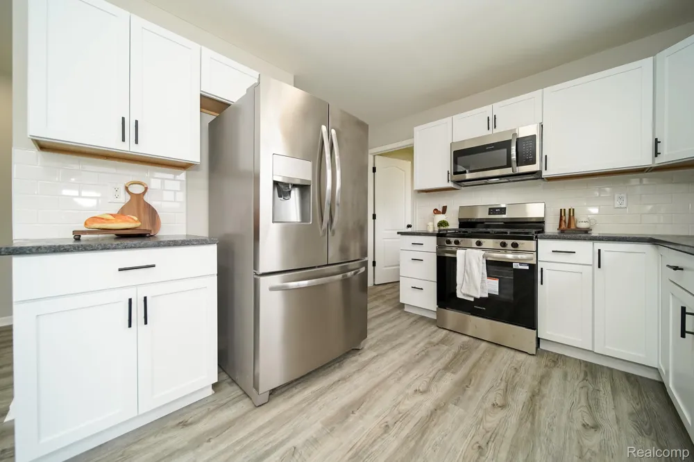 27271 Sparrow Court Chesterfield Township, MI 48051