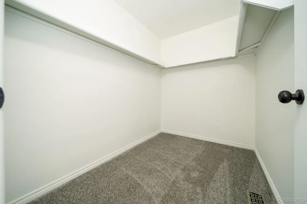 27271 Sparrow Court Chesterfield Township, MI 48051