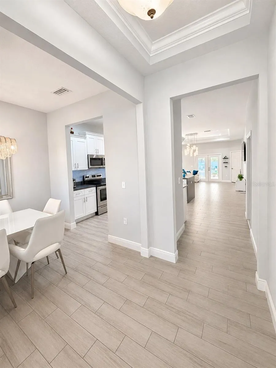 4293 W HUMPHREY STREET Tampa, FL 33614