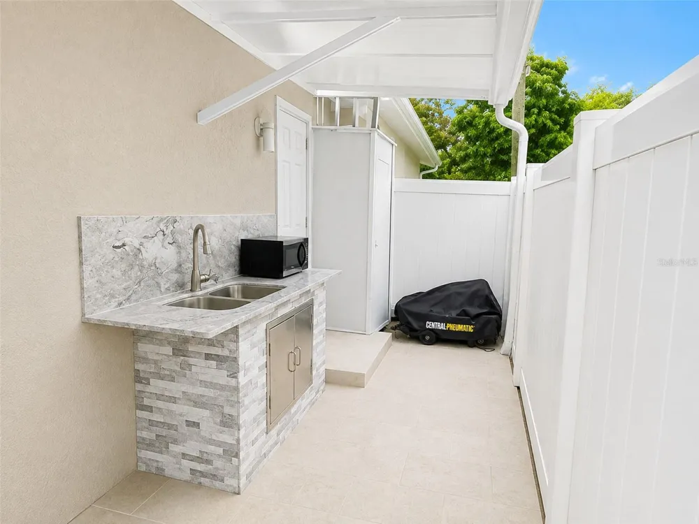 4293 W HUMPHREY STREET Tampa, FL 33614