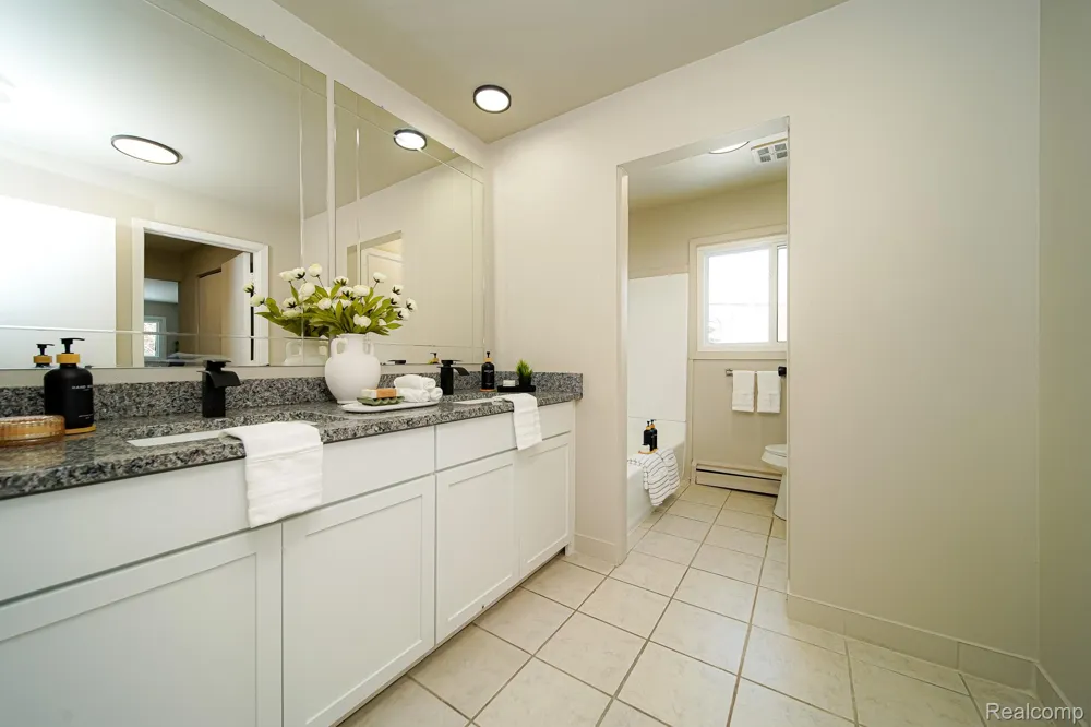 6578 Greene Haven Drive Independence Charter Township, MI 48348