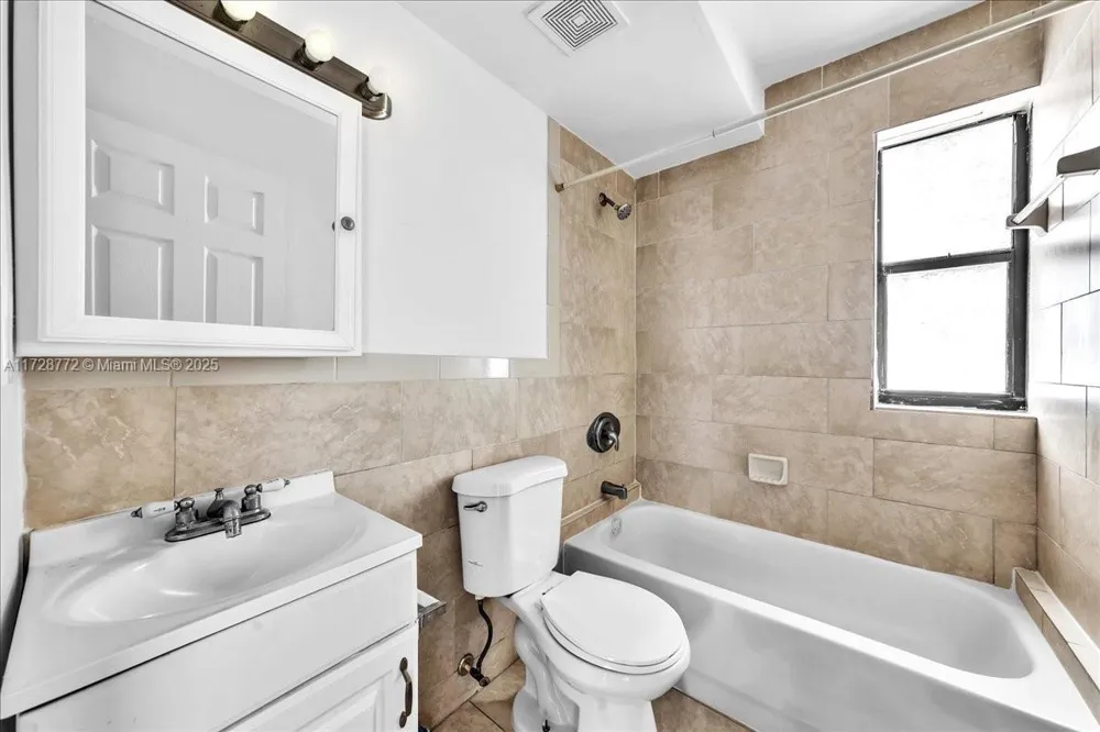 365 NW 8th St #211 Miami, FL 33136