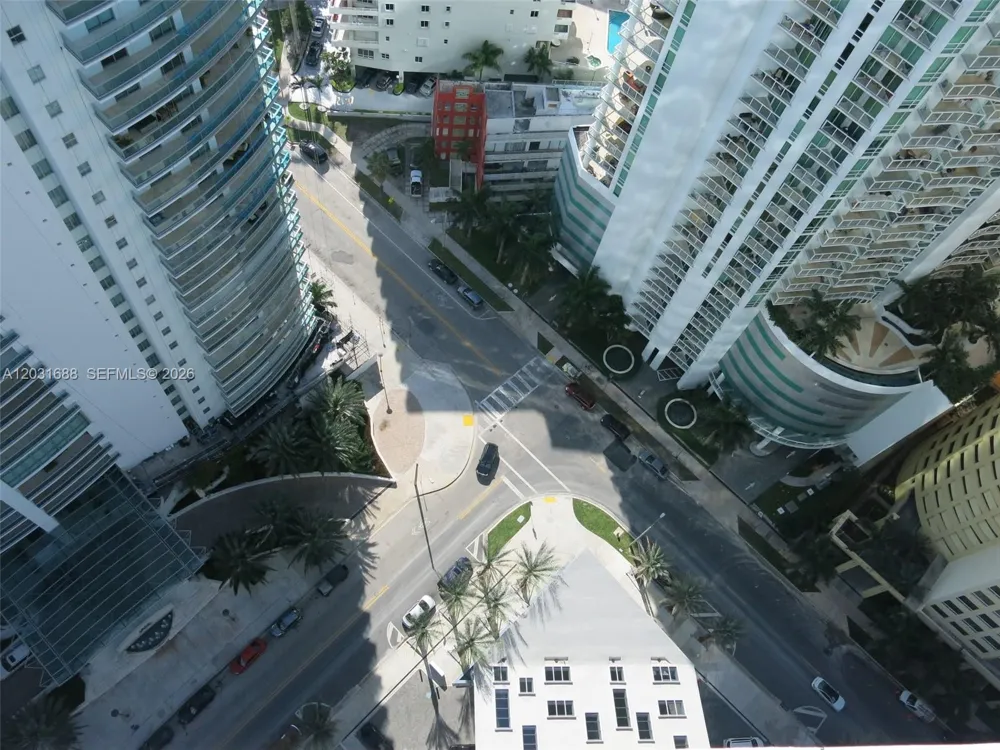 1300 Brickell Bay Dr #3506 Miami, FL 33131