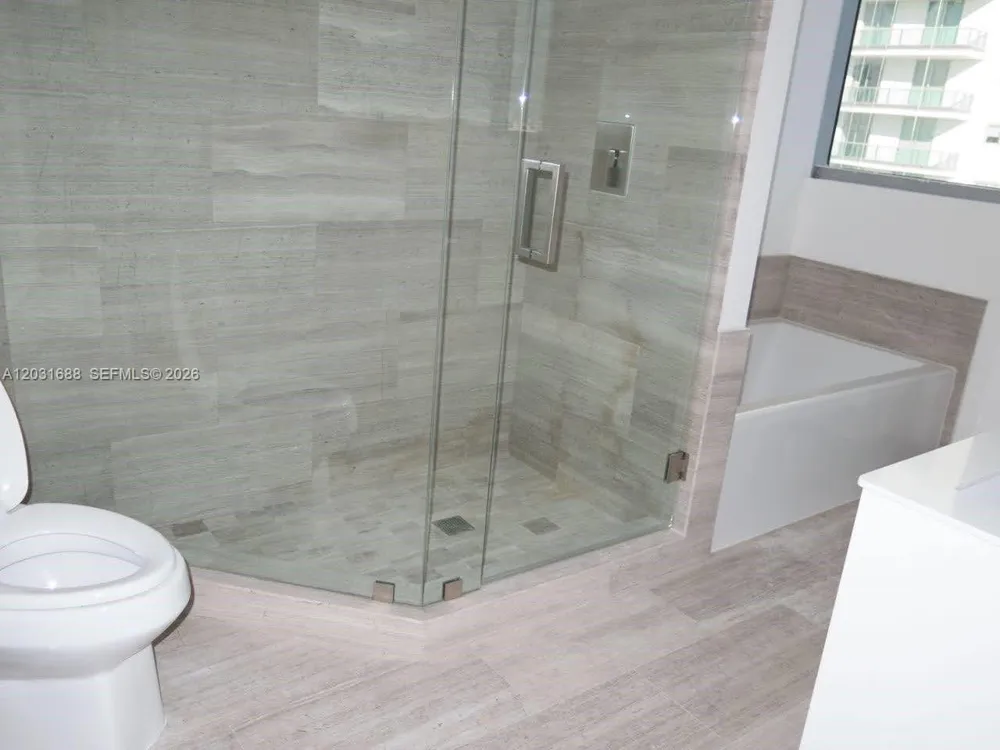 1300 Brickell Bay Dr #3506 Miami, FL 33131