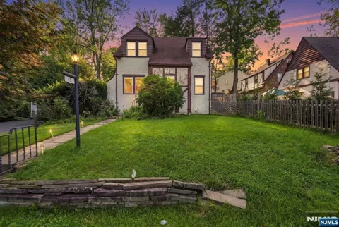 43 Esmond Place