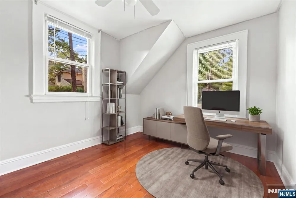 43 Esmond Place Tenafly, NJ 07670