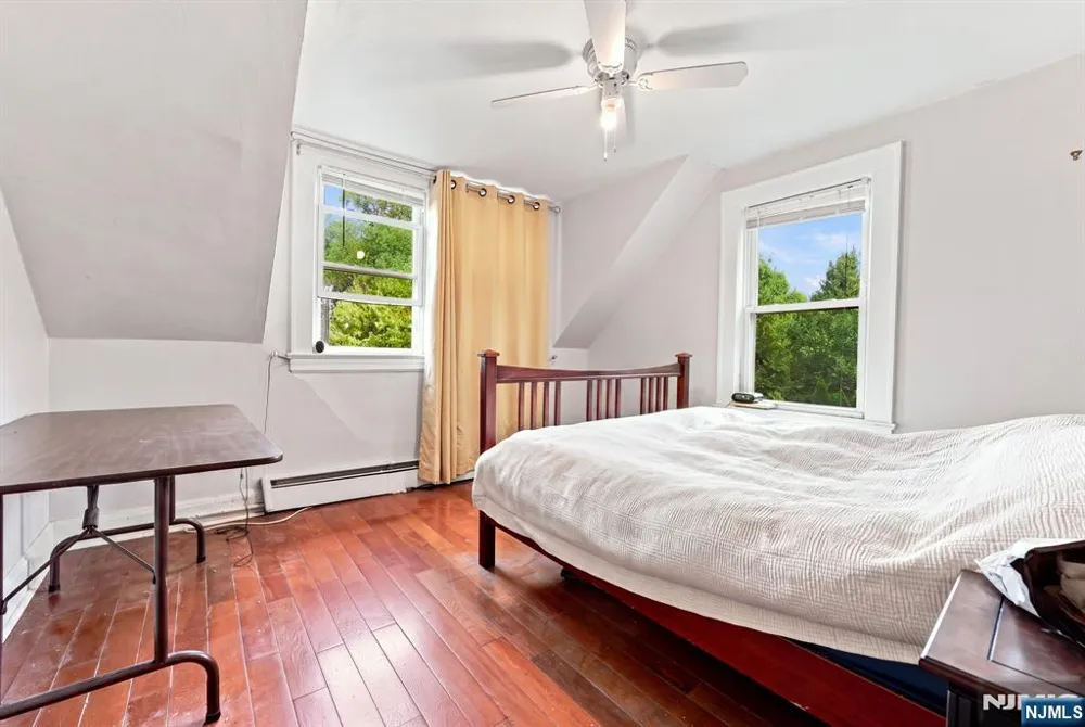 43 Esmond Place Tenafly, NJ 07670