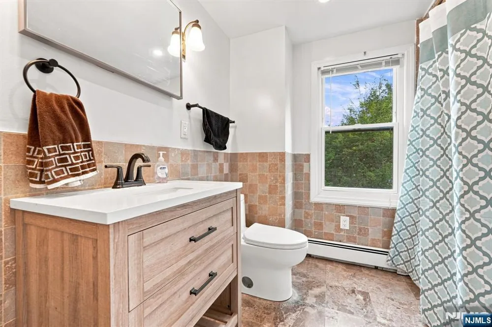 43 Esmond Place Tenafly, NJ 07670