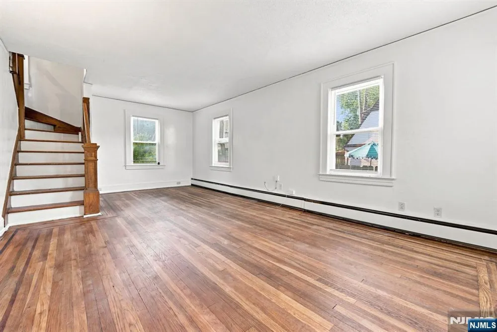43 Esmond Place Tenafly, NJ 07670