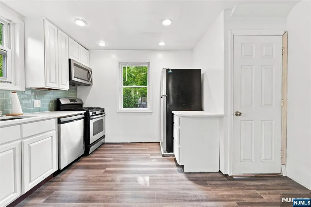 43 Esmond Place Tenafly, NJ 07670