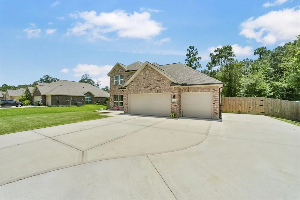 82 Road 6607 Dayton, TX 77535