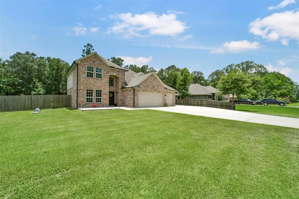 82 Road 6607 Dayton, TX 77535