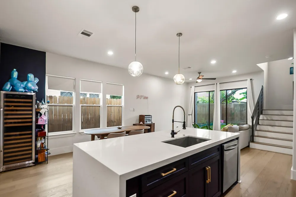 6915 Sherman Street Houston, TX 77011