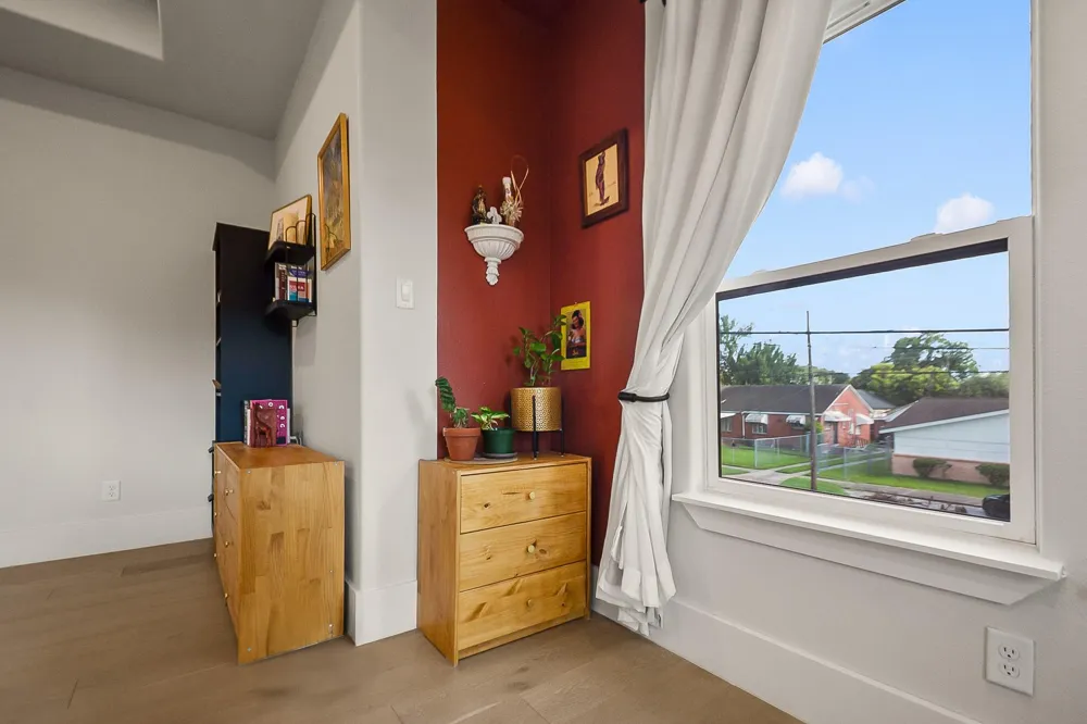 6915 Sherman Street Houston, TX 77011