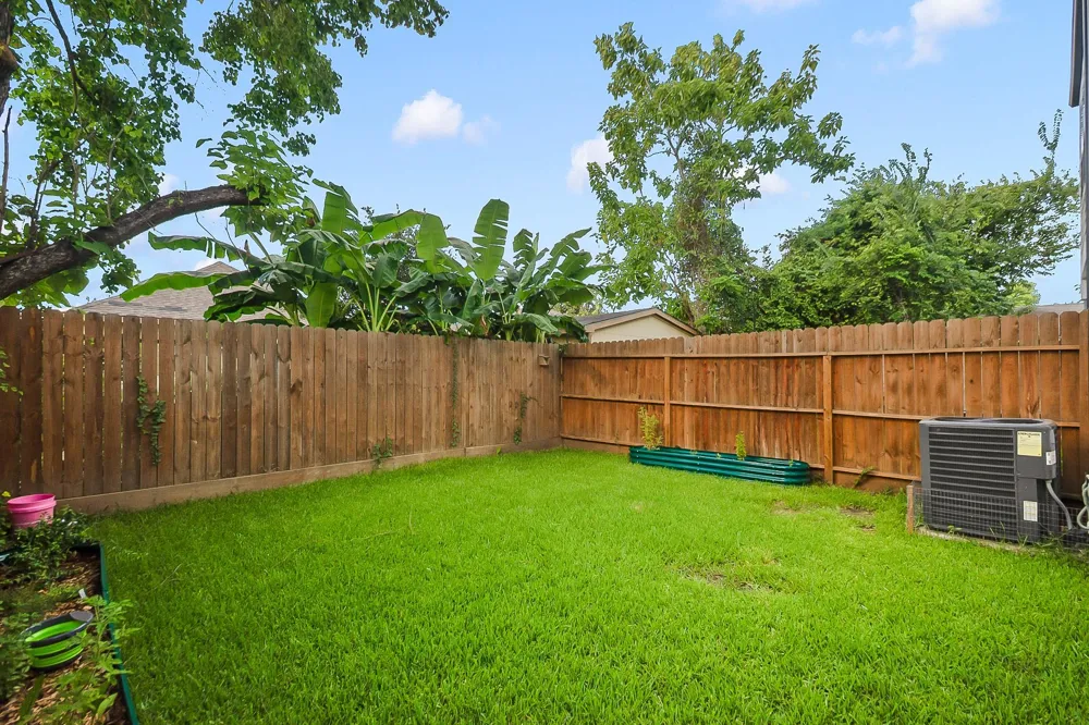 6915 Sherman Street Houston, TX 77011