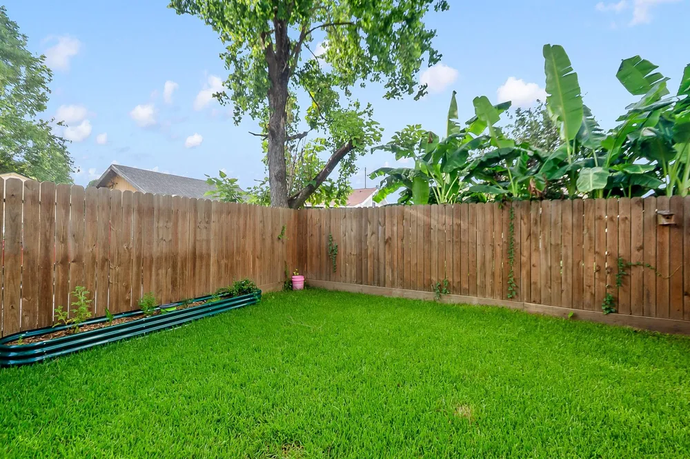 6915 Sherman Street Houston, TX 77011