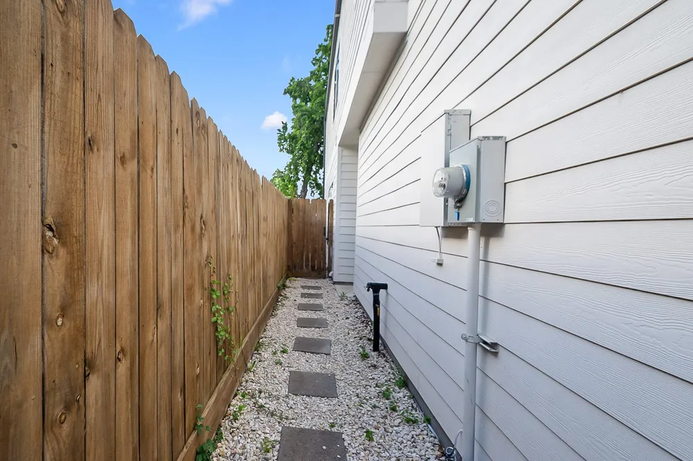 6915 Sherman Street Houston, TX 77011