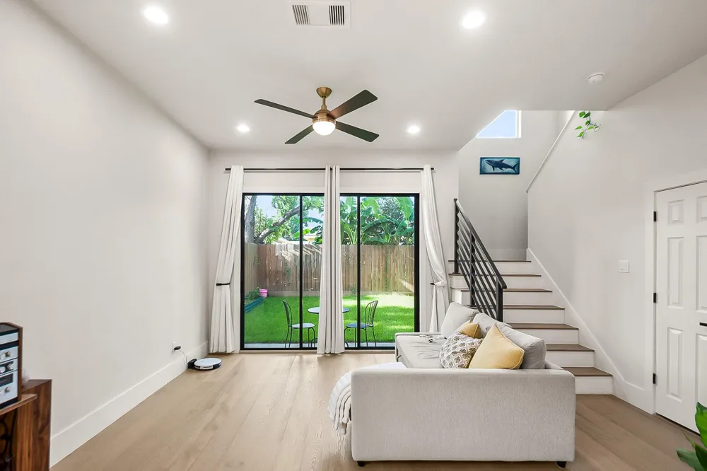 6915 Sherman Street Houston, TX 77011