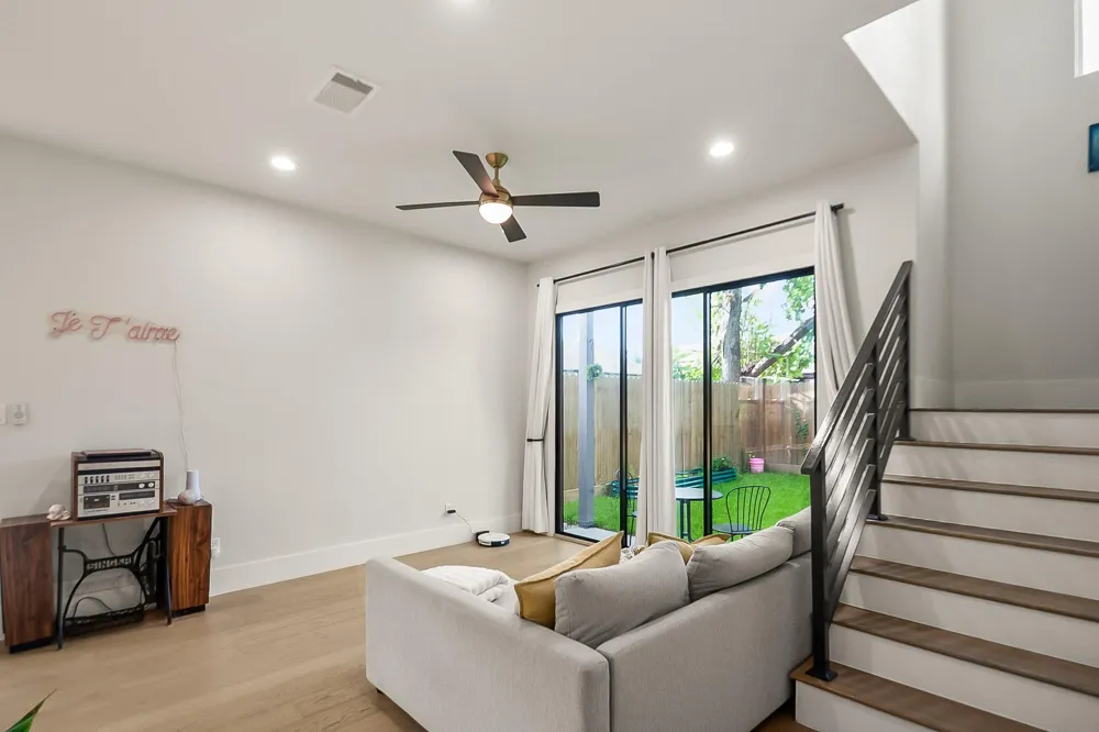6915 Sherman Street Houston, TX 77011