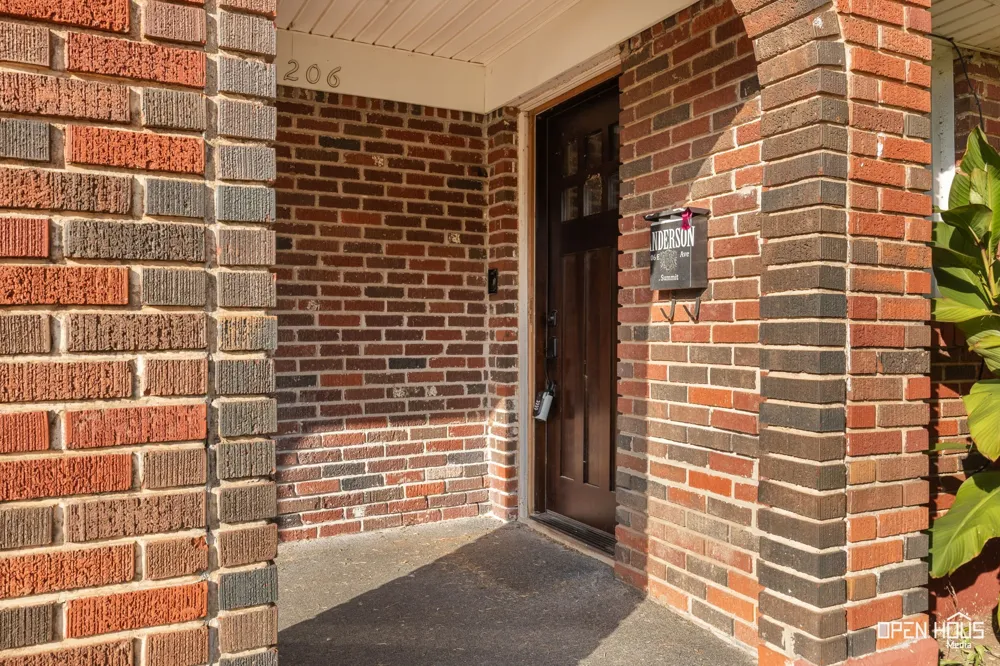 206 E Summit Avenue Electra, TX 76360