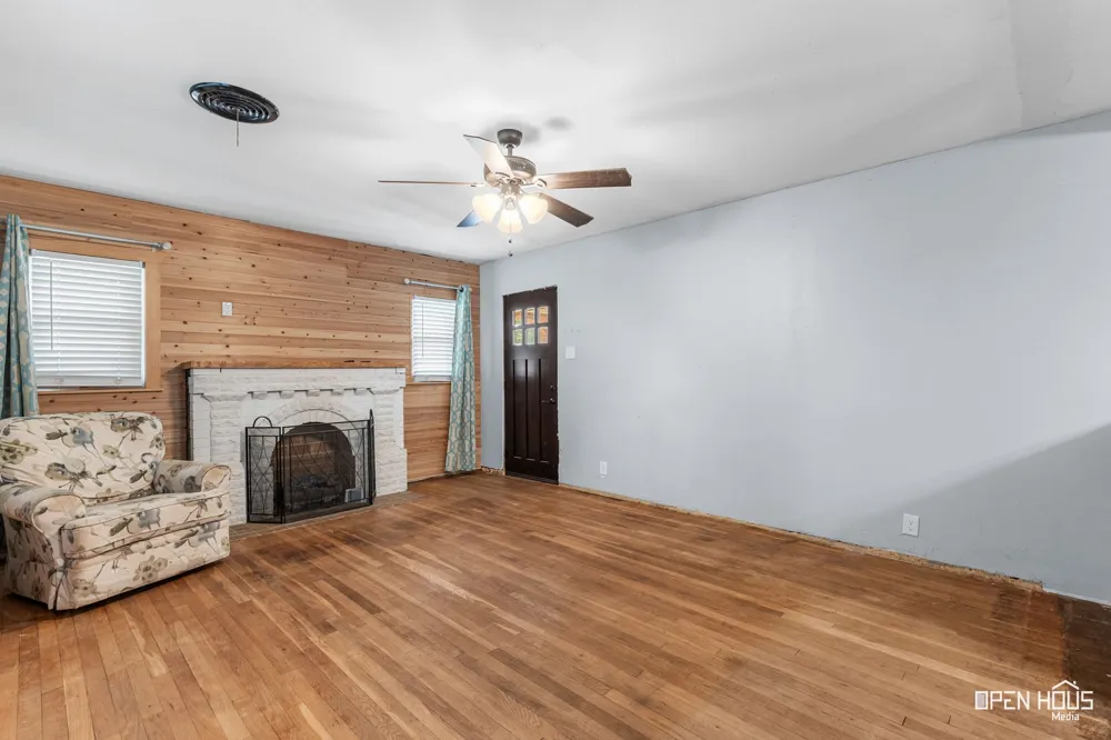 206 E Summit Avenue Electra, TX 76360