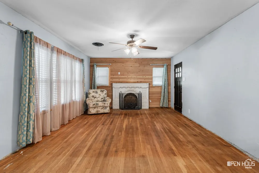 206 E Summit Avenue Electra, TX 76360