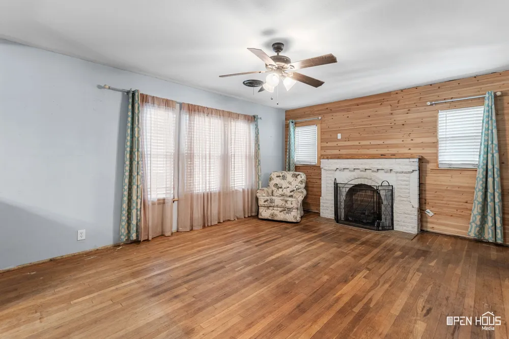 206 E Summit Avenue Electra, TX 76360