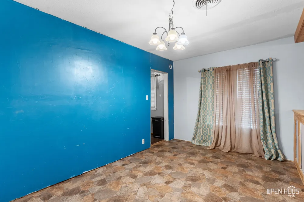 206 E Summit Avenue Electra, TX 76360