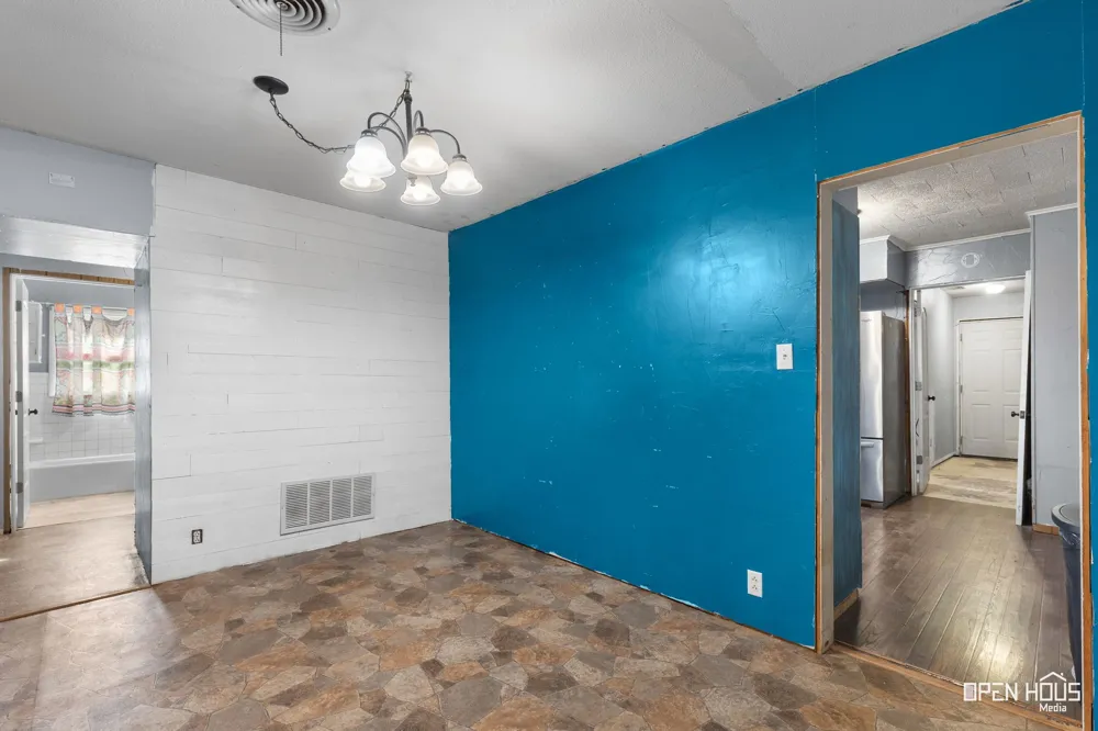 206 E Summit Avenue Electra, TX 76360