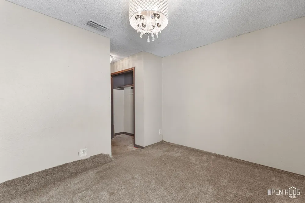 206 E Summit Avenue Electra, TX 76360