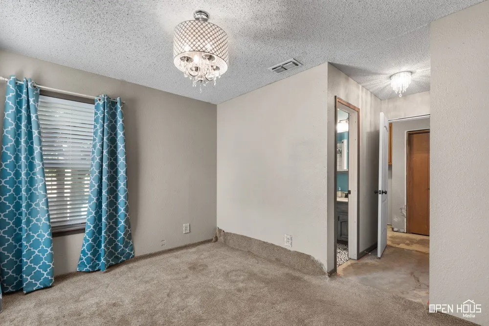 206 E Summit Avenue Electra, TX 76360
