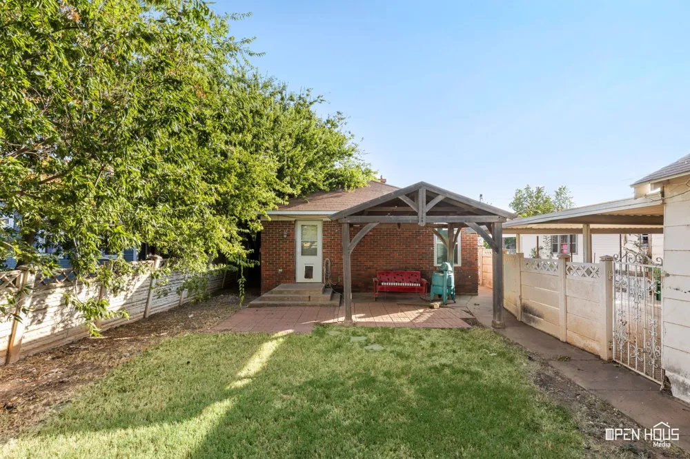 206 E Summit Avenue Electra, TX 76360