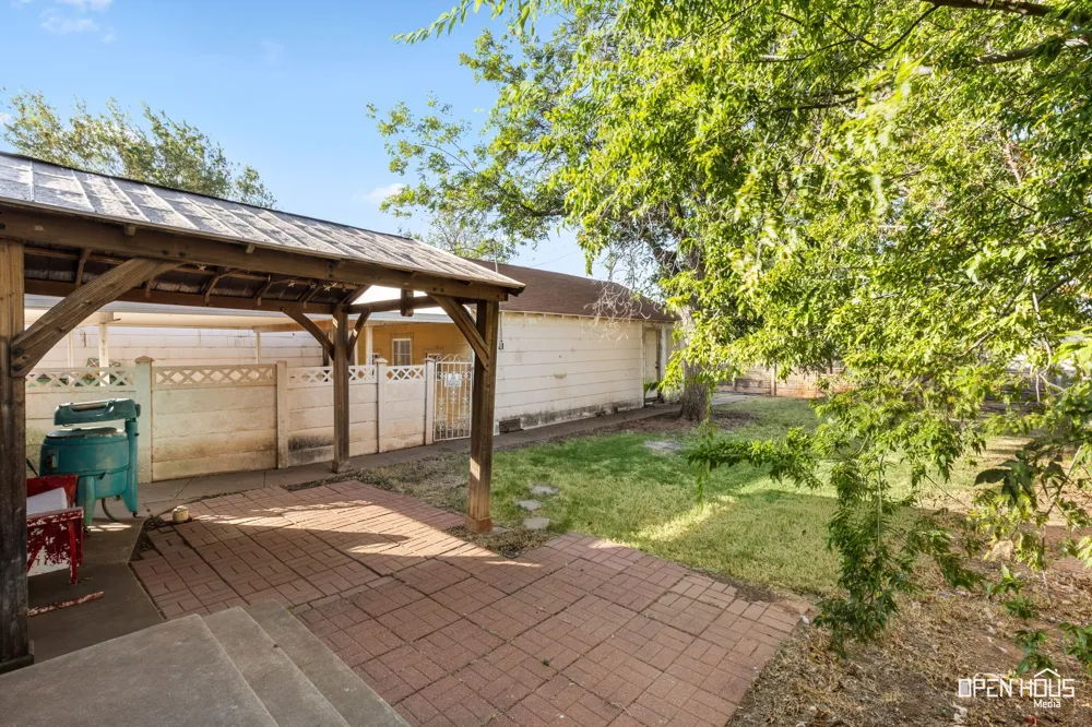 206 E Summit Avenue Electra, TX 76360