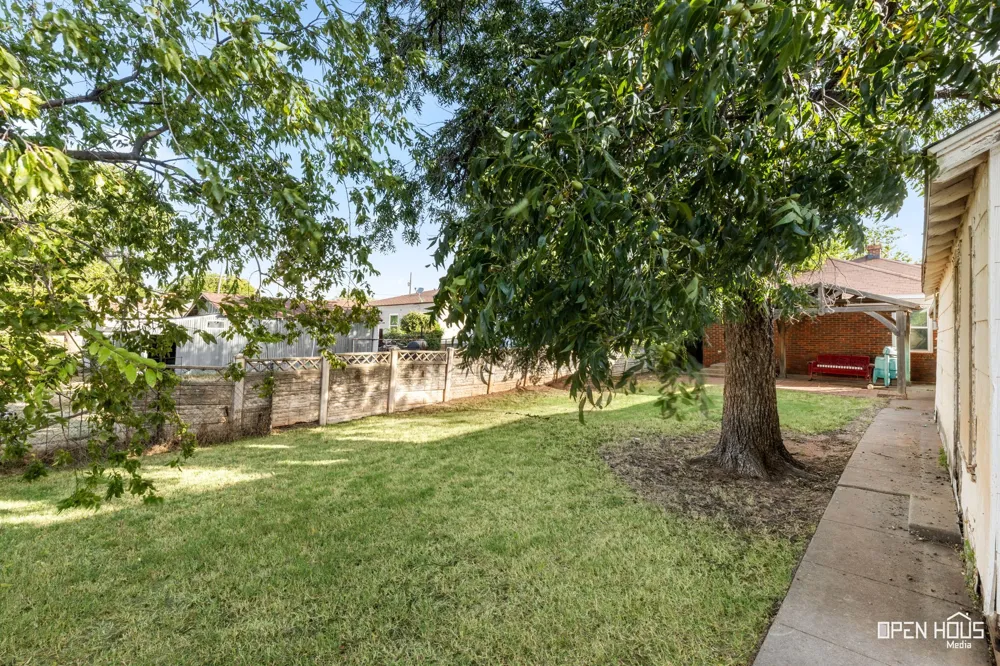206 E Summit Avenue Electra, TX 76360