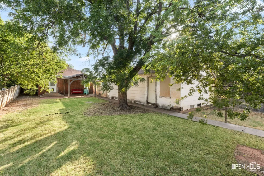 206 E Summit Avenue Electra, TX 76360