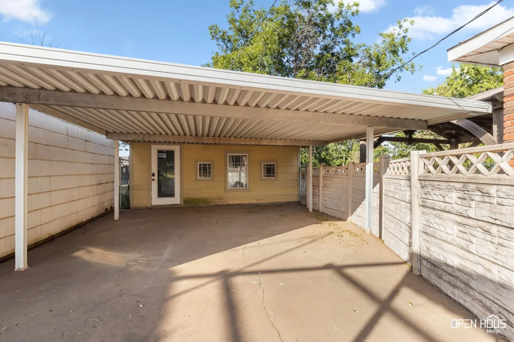 206 E Summit Avenue Electra, TX 76360