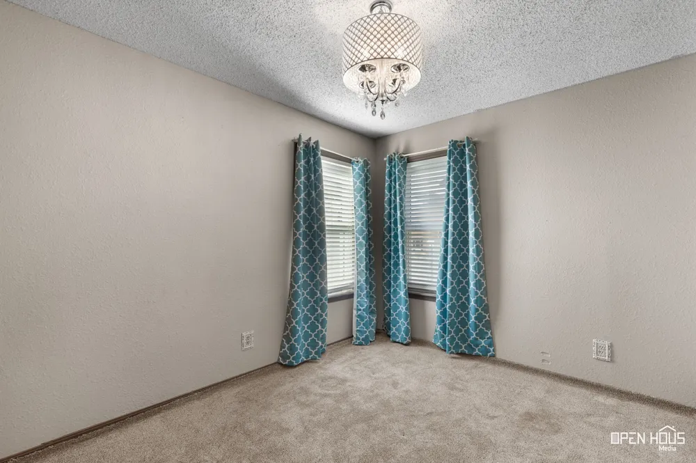 206 E Summit Avenue Electra, TX 76360