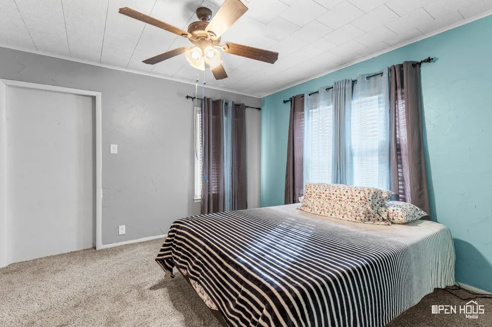 206 E Summit Avenue Electra, TX 76360