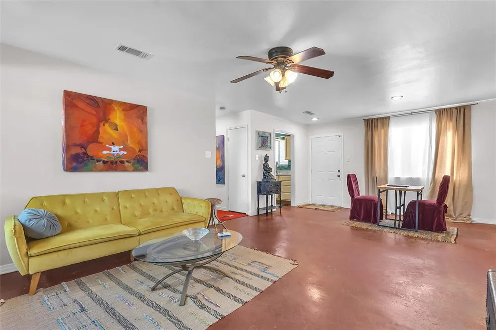 6810 Deatonhill Drive #115 Austin, TX 78745