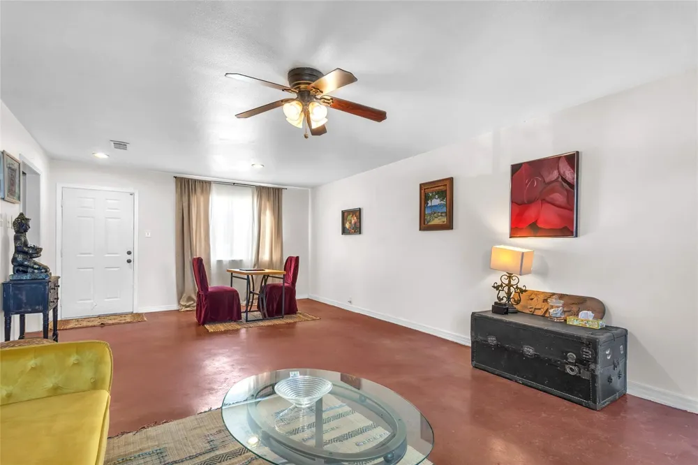 6810 Deatonhill Drive #115 Austin, TX 78745
