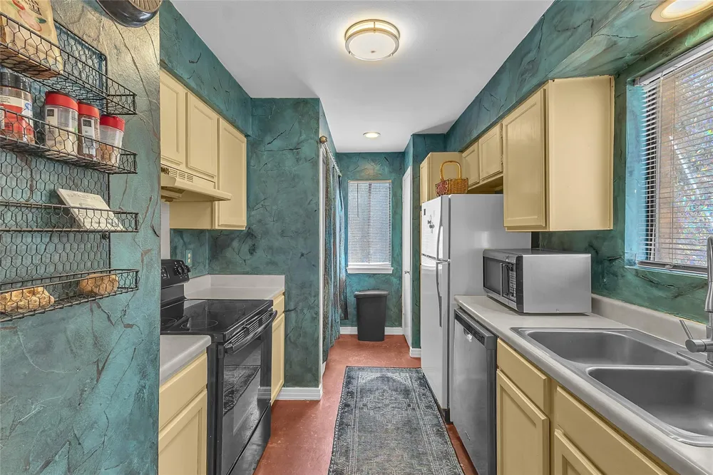 6810 Deatonhill Drive #115 Austin, TX 78745