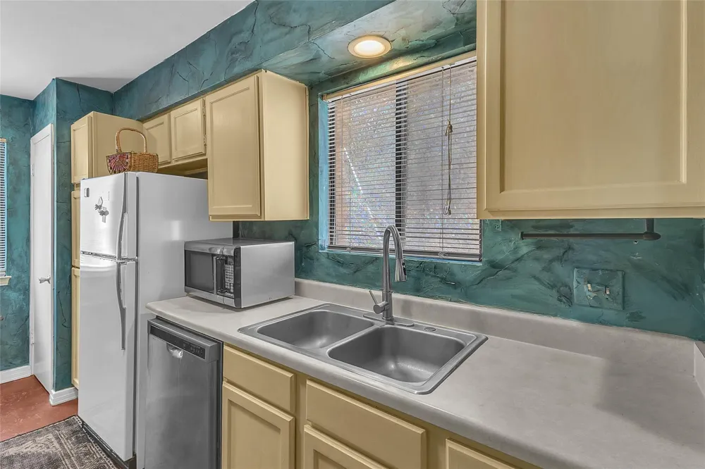 6810 Deatonhill Drive #115 Austin, TX 78745