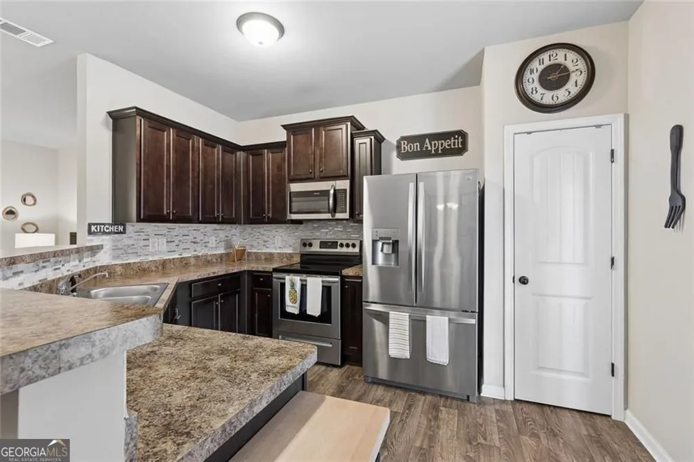 653 Oakside PL Acworth, GA 30102