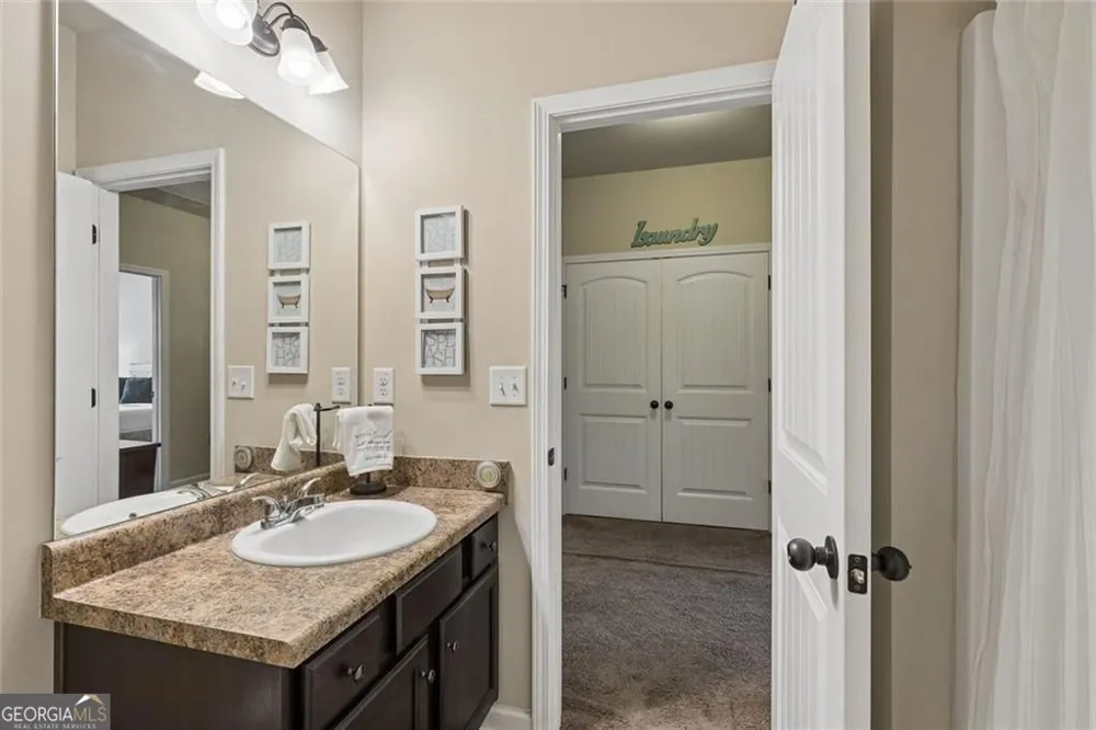 653 Oakside PL Acworth, GA 30102